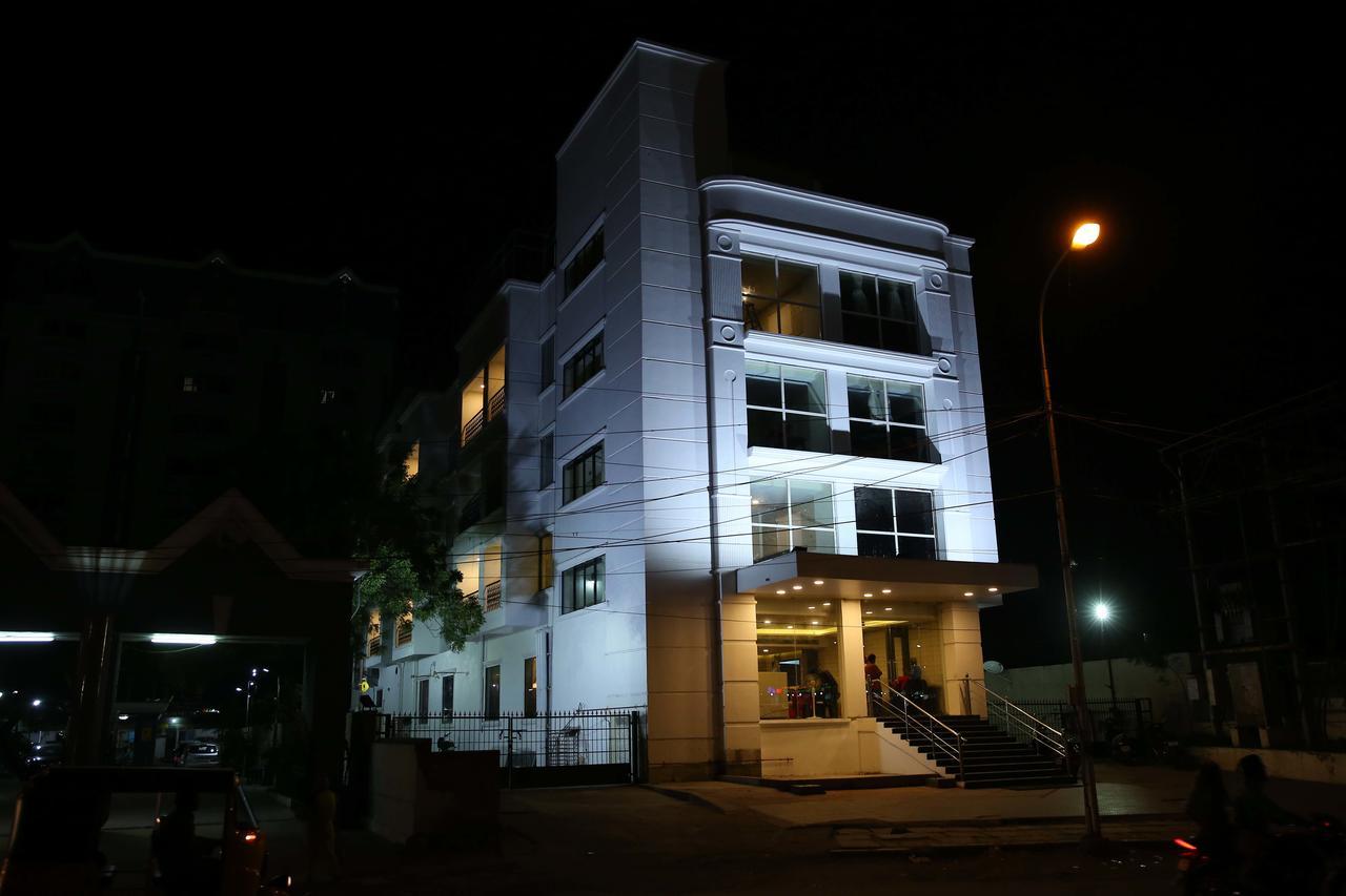 Hotel La Castle Madras Buitenkant foto
